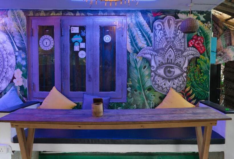 Hostel Tharu Surp Camp & Restaurant