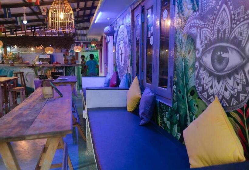 Hostel Tharu Surp Camp & Restaurant