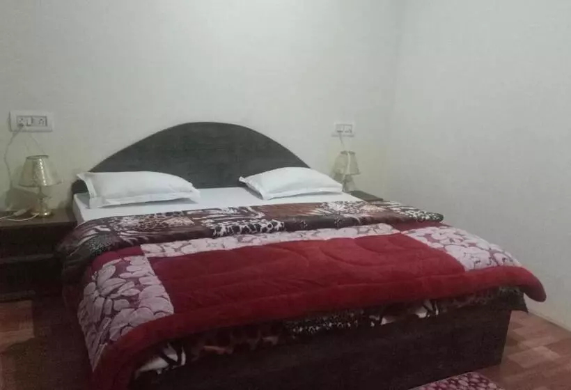 Kapselihotelli Shayana Cafe And Room S
