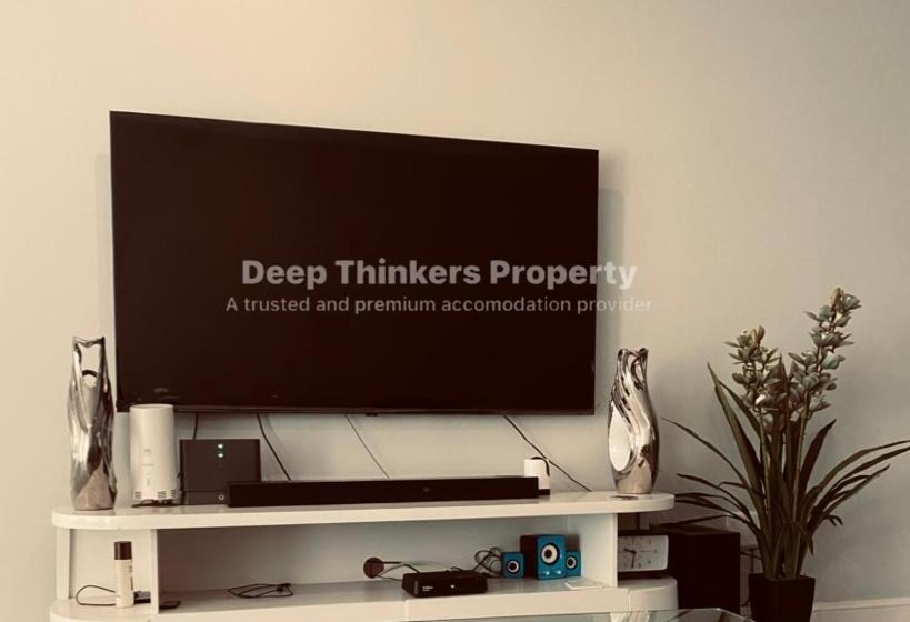 فندق Deep Thinkers Property
