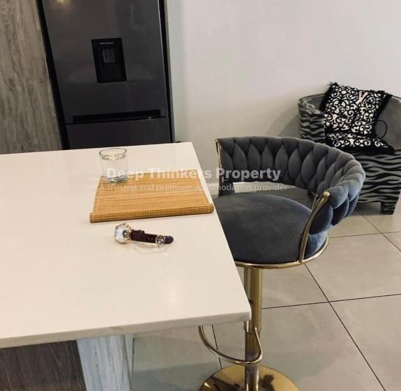 فندق Deep Thinkers Property