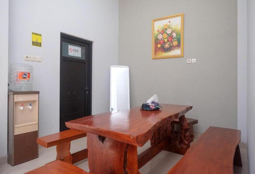 فندق Dr Living Syariah Solo Mitra Reddoorz