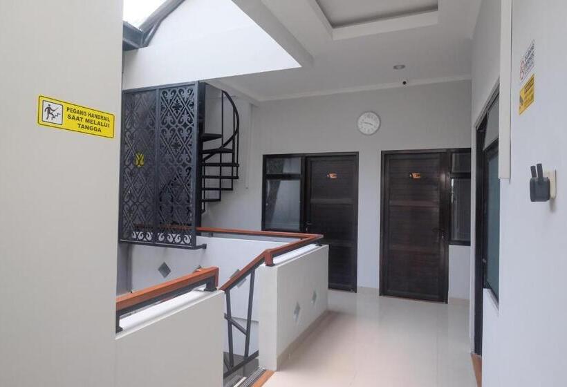 فندق Dr Living Syariah Solo Mitra Reddoorz
