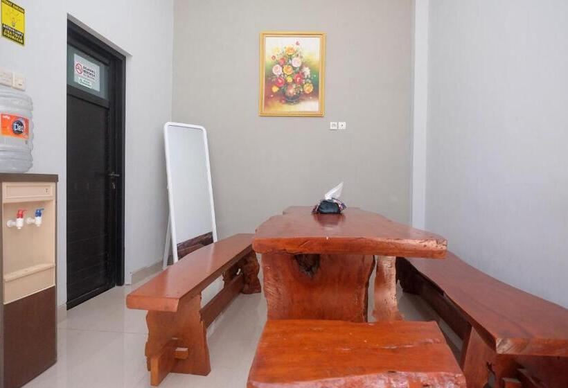 فندق Dr Living Syariah Solo Mitra Reddoorz