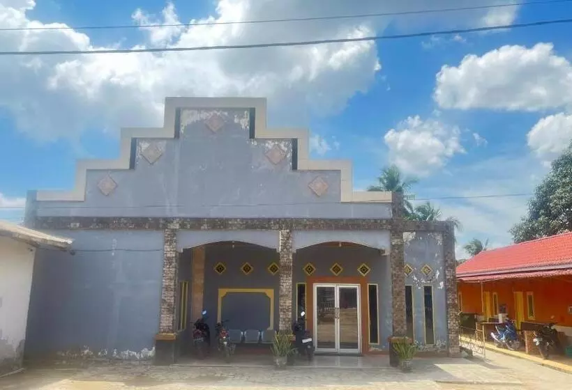 Hotelli Oyo 93119 Guest House Leo Patra