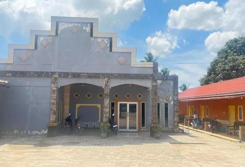 Hotelli Oyo 93119 Guest House Leo Patra