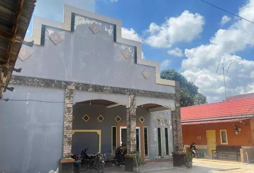 Hotelli Oyo 93119 Guest House Leo Patra