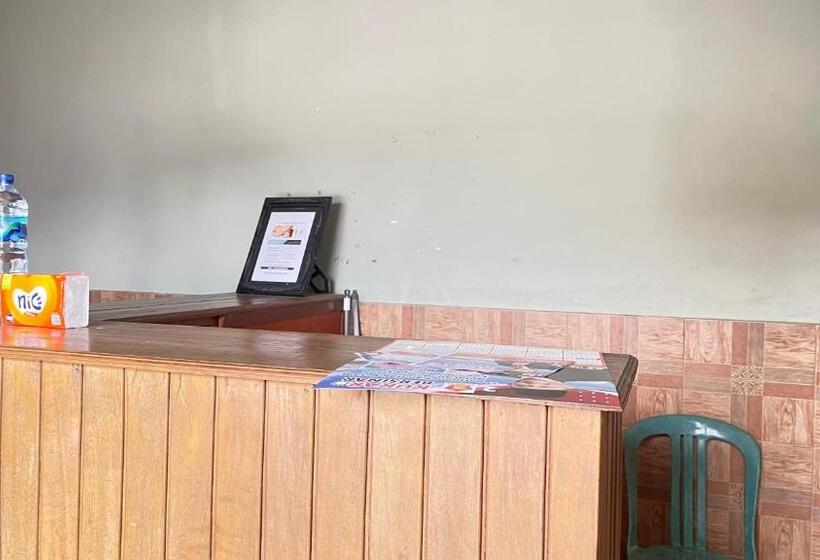 בית מלון כפרי Oyo 93119 Guest House Leo Patra