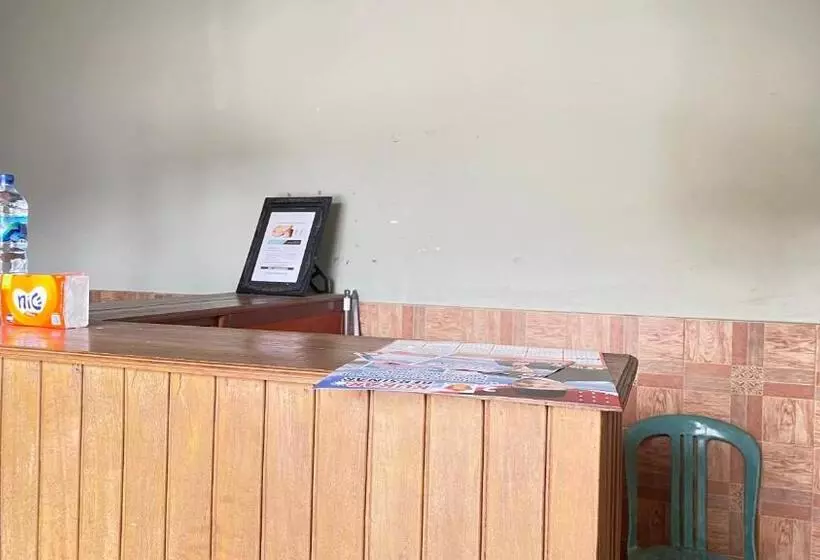 Hotelli Oyo 93119 Guest House Leo Patra