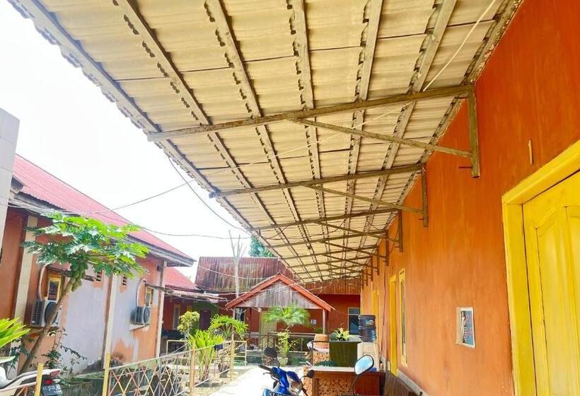 בית מלון כפרי Oyo 93119 Guest House Leo Patra