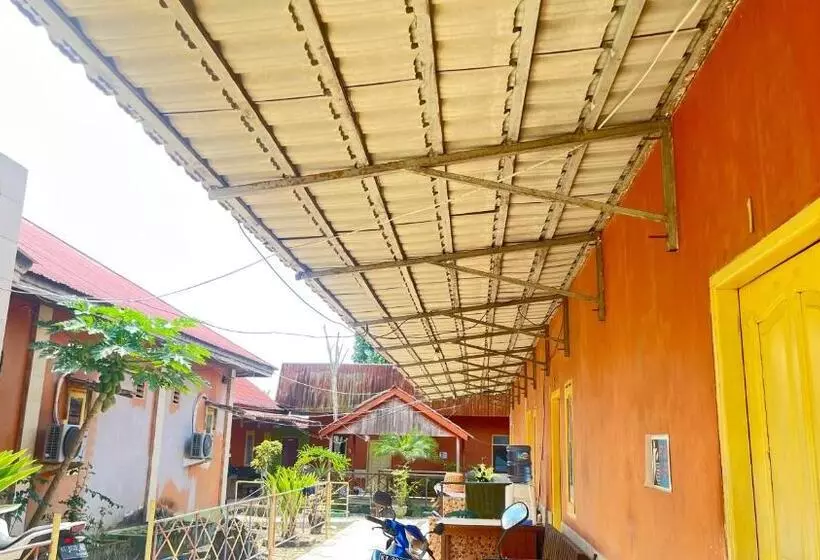 Hotelli Oyo 93119 Guest House Leo Patra