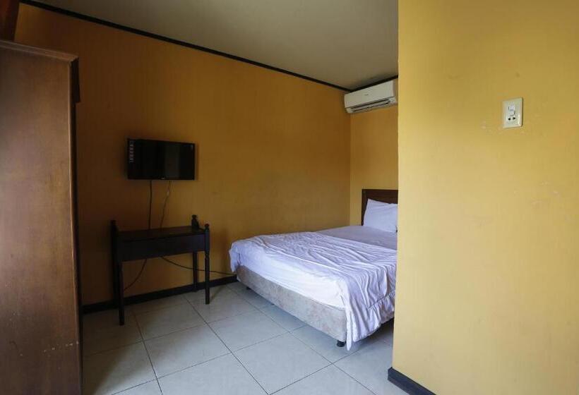 בית מלון כפרי Oyo 93119 Guest House Leo Patra