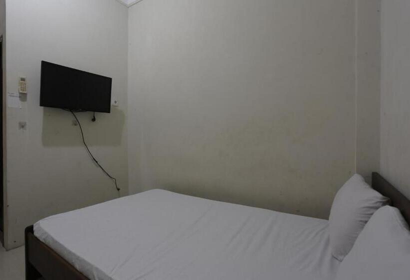 בית מלון כפרי Oyo 93119 Guest House Leo Patra