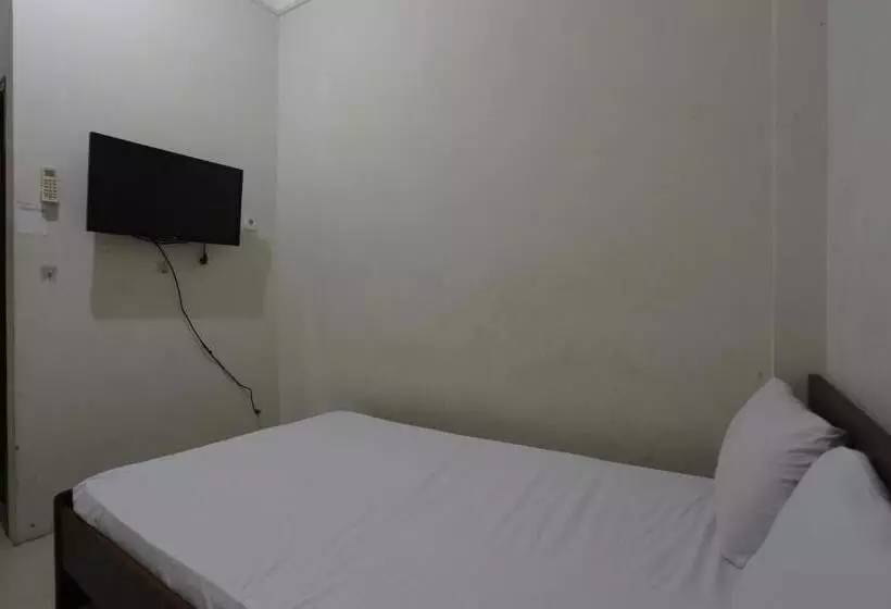 Hotelli Oyo 93119 Guest House Leo Patra