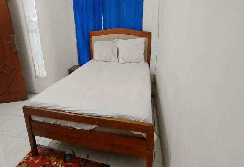 Отель Oyo 93122 Pondok Puti Sartika Syariah