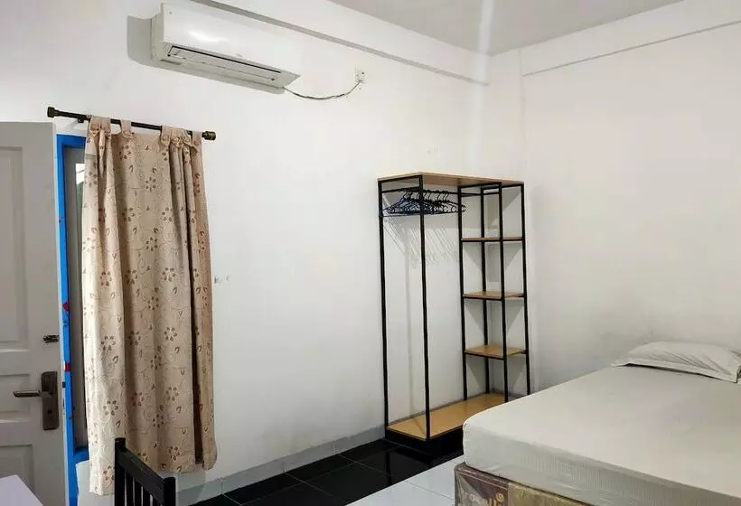 هتل Oyo 93122 Pondok Puti Sartika Syariah
