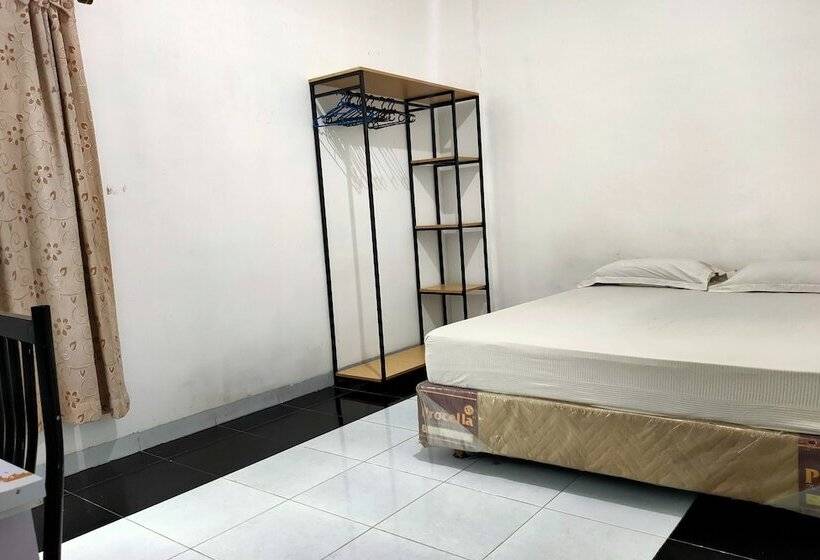 Отель Oyo 93122 Pondok Puti Sartika Syariah