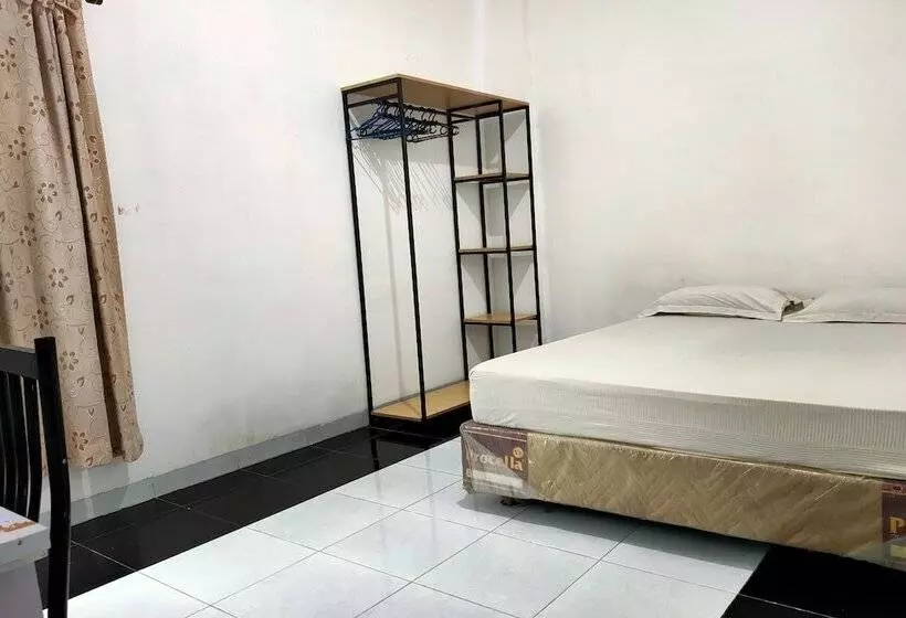 هتل Oyo 93122 Pondok Puti Sartika Syariah