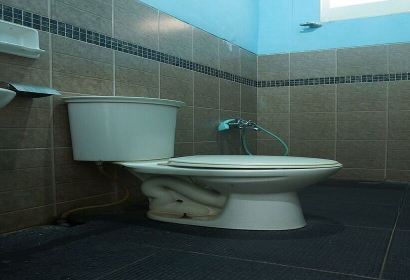 Отель Oyo 93122 Pondok Puti Sartika Syariah