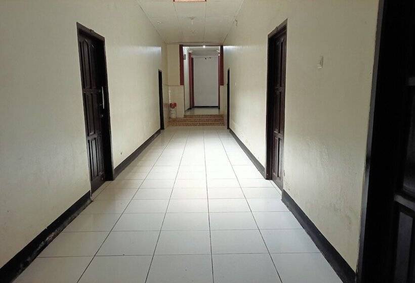 Отель Oyo 93122 Pondok Puti Sartika Syariah