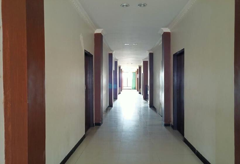 Отель Oyo 93122 Pondok Puti Sartika Syariah