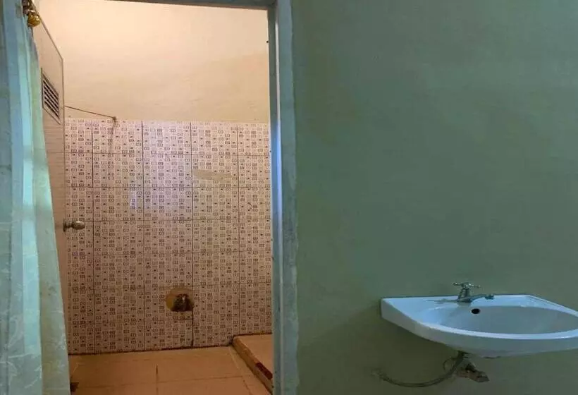 Hotelli Oyo 93165 Nur Homestay Syariah