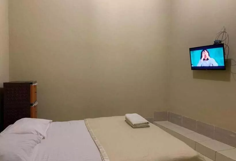 Hotelli Oyo 93165 Nur Homestay Syariah