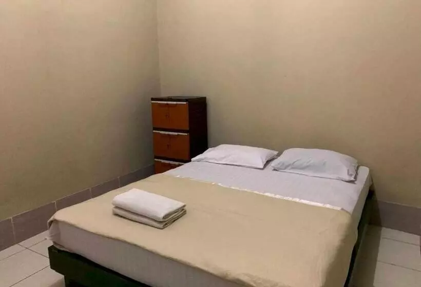 Hotelli Oyo 93165 Nur Homestay Syariah