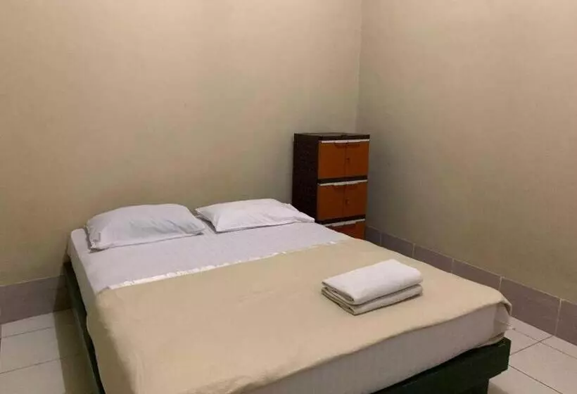 Hotelli Oyo 93165 Nur Homestay Syariah