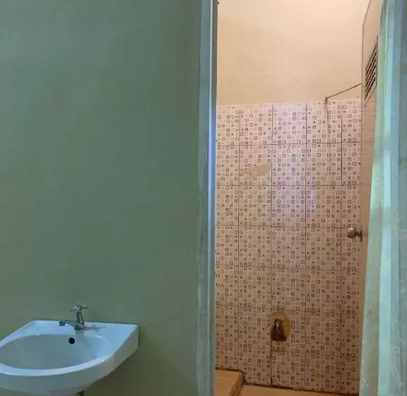 Hotelli Oyo 93165 Nur Homestay Syariah