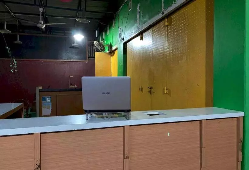 Hotelli Oyo 93165 Nur Homestay Syariah