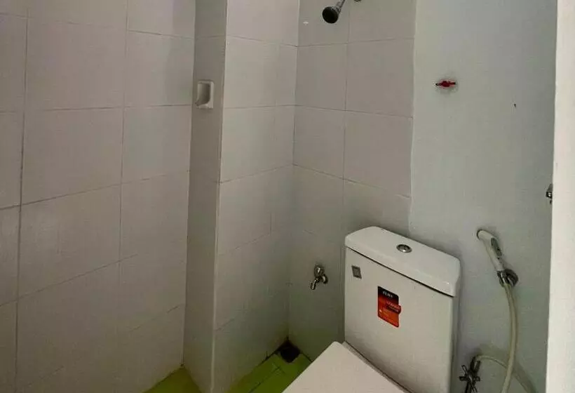 Hotelli Oyo 93178 Homestay Pakmuklis Syariah