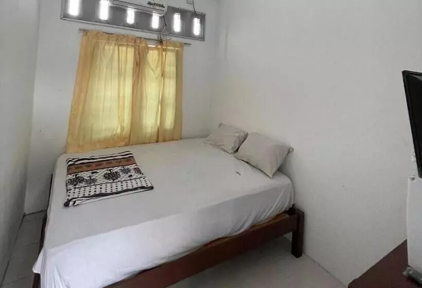 Hotelli Oyo 93178 Homestay Pakmuklis Syariah
