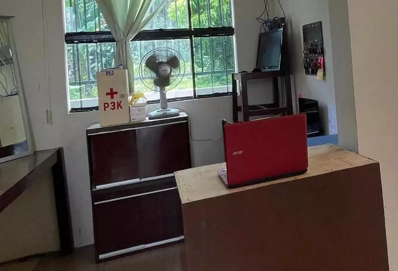 Hotelli Oyo 93178 Homestay Pakmuklis Syariah