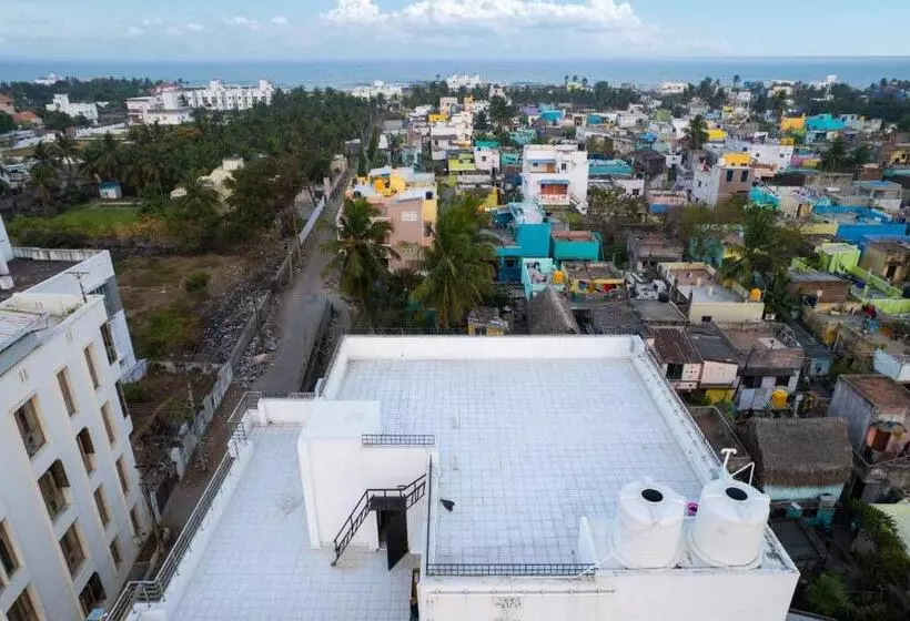 Hotelli Royal Beach Service Apartment