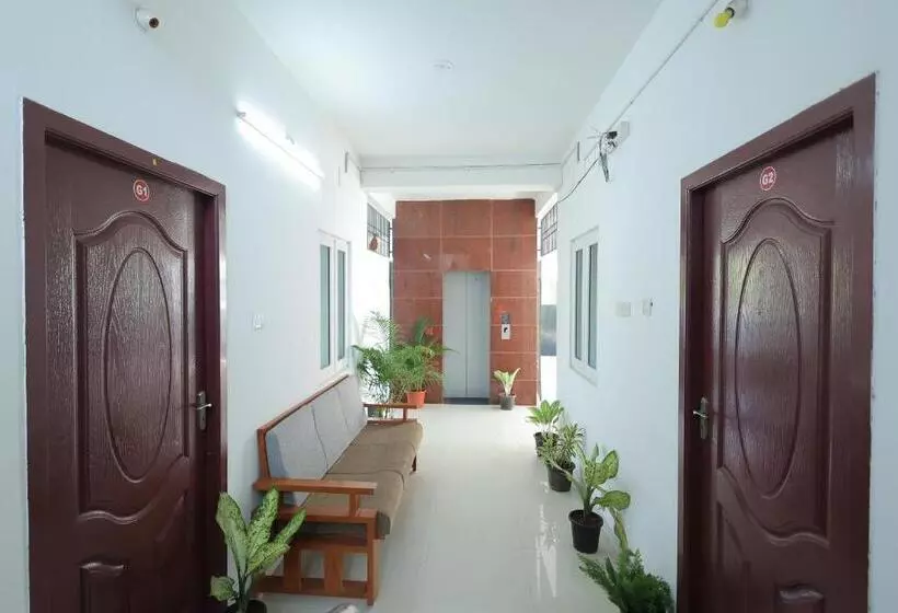 Hotelli Royal Beach Service Apartment