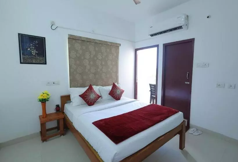 Hotelli Royal Beach Service Apartment