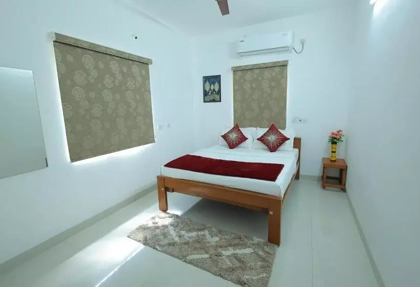 Hotelli Royal Beach Service Apartment