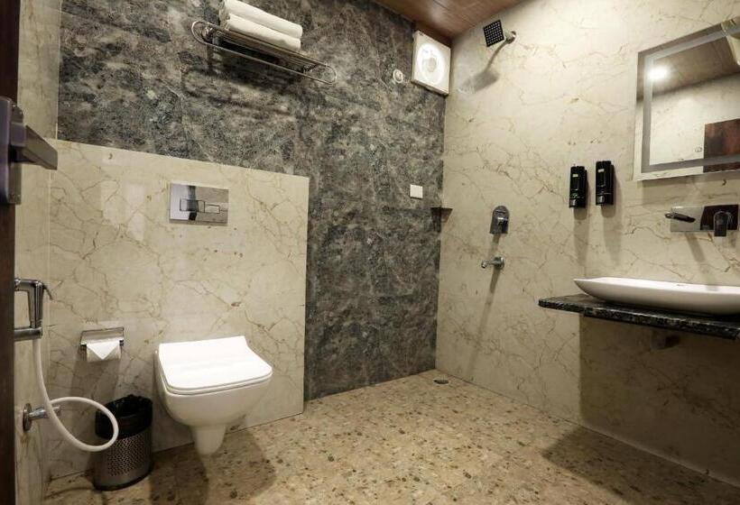 فندق Shoolin Suites By Delight Stay