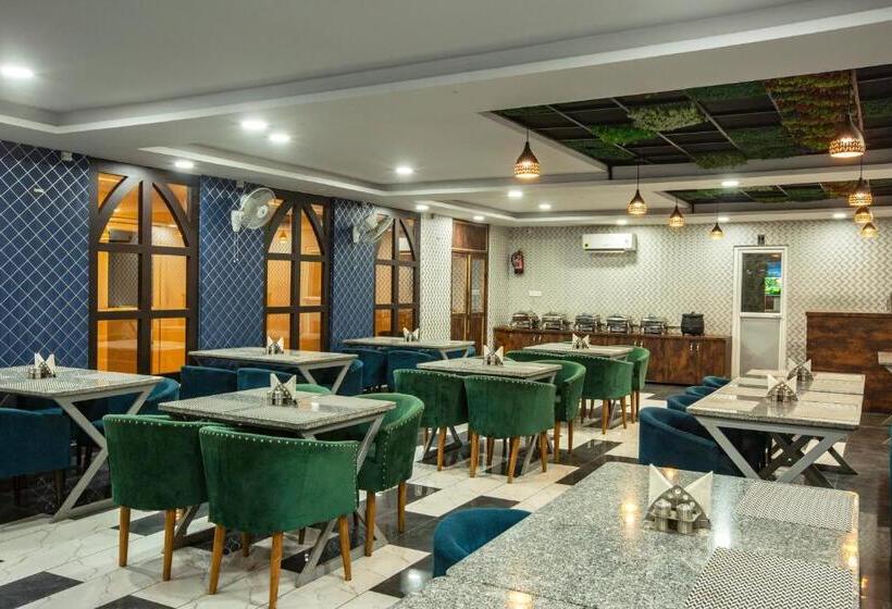 فندق Shoolin Suites By Delight Stay