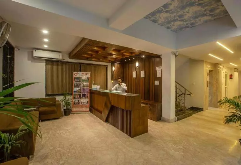 هتل Shoolin Suites By Delight Stay