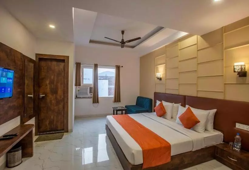 هتل Shoolin Suites By Delight Stay