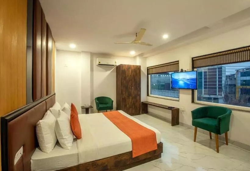 هتل Shoolin Suites By Delight Stay