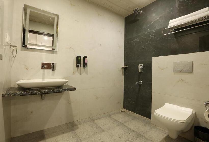 فندق Shoolin Suites By Delight Stay