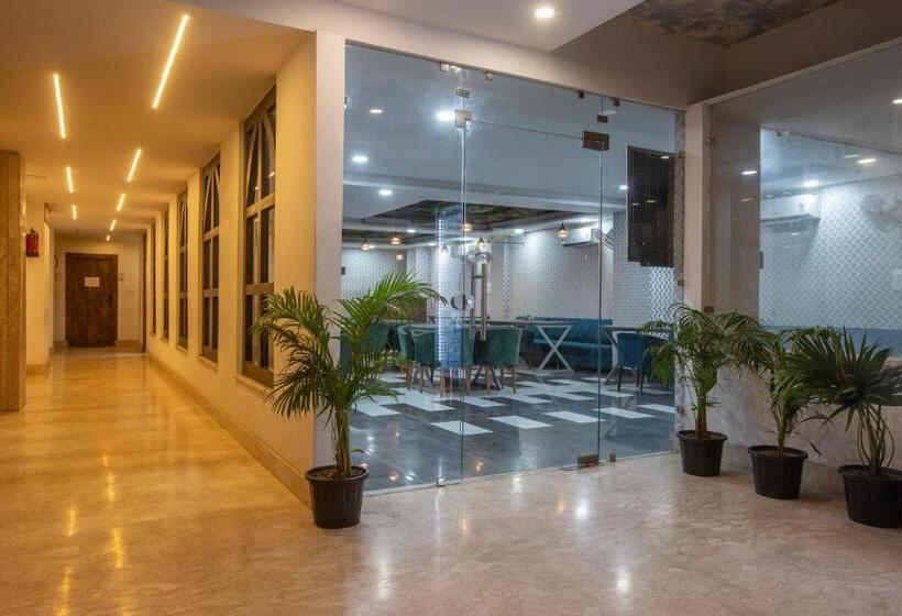 فندق Shoolin Suites By Delight Stay