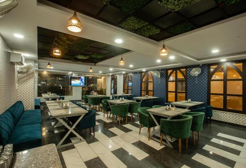 فندق Shoolin Suites By Delight Stay