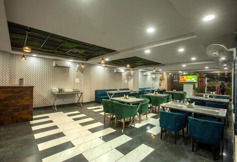 فندق Shoolin Suites By Delight Stay