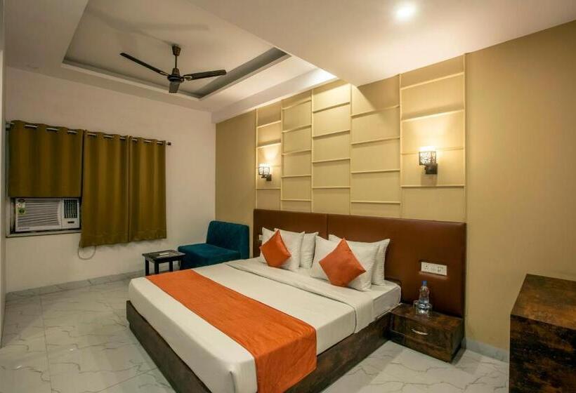 فندق Shoolin Suites By Delight Stay