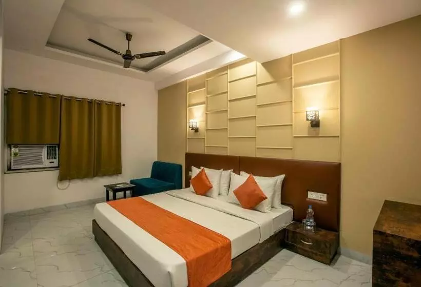 هتل Shoolin Suites By Delight Stay