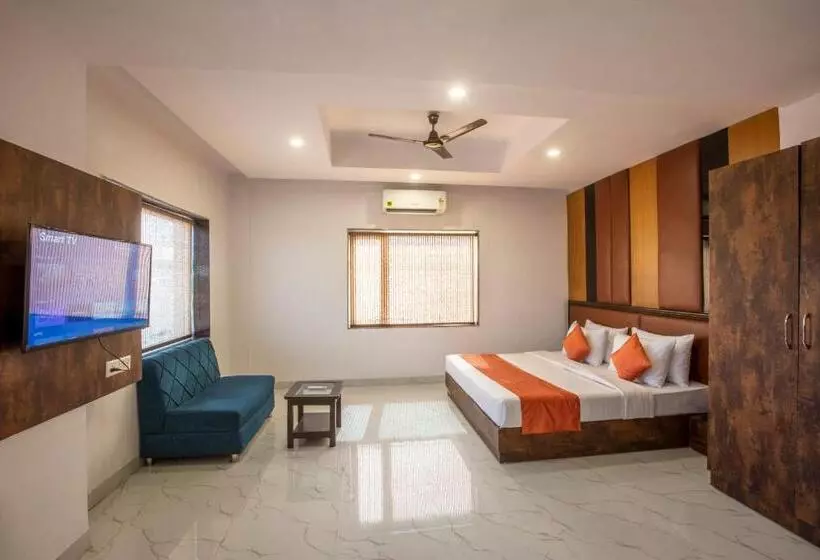 هتل Shoolin Suites By Delight Stay